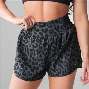 Balance Athletica Breeze Short King Cheetah Midnight
